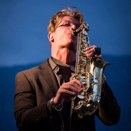 Männlicher Saxophonist Italien