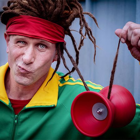 Diabolo Juggling Artist Germany