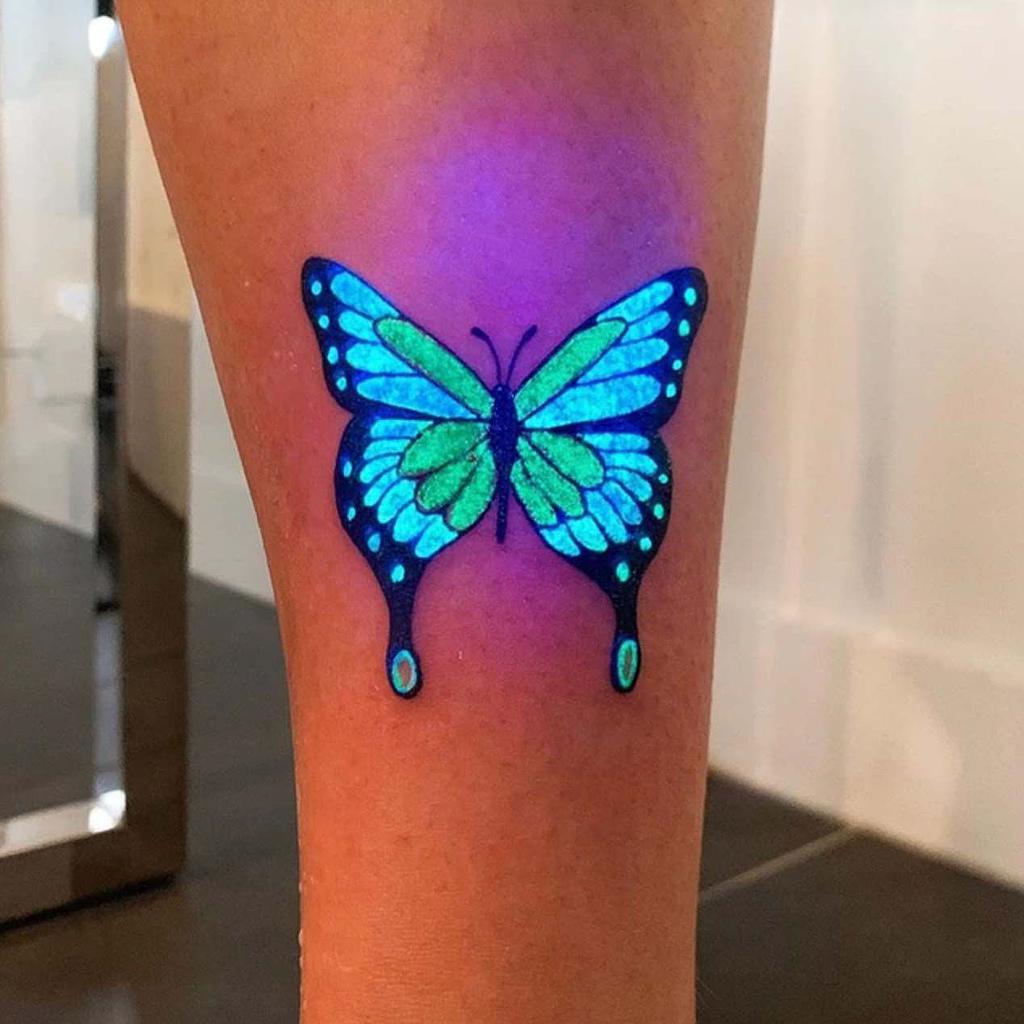 Artiste de tatouage et de peinture UV
