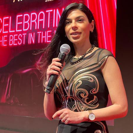 Femme MC bilingue Dubaï