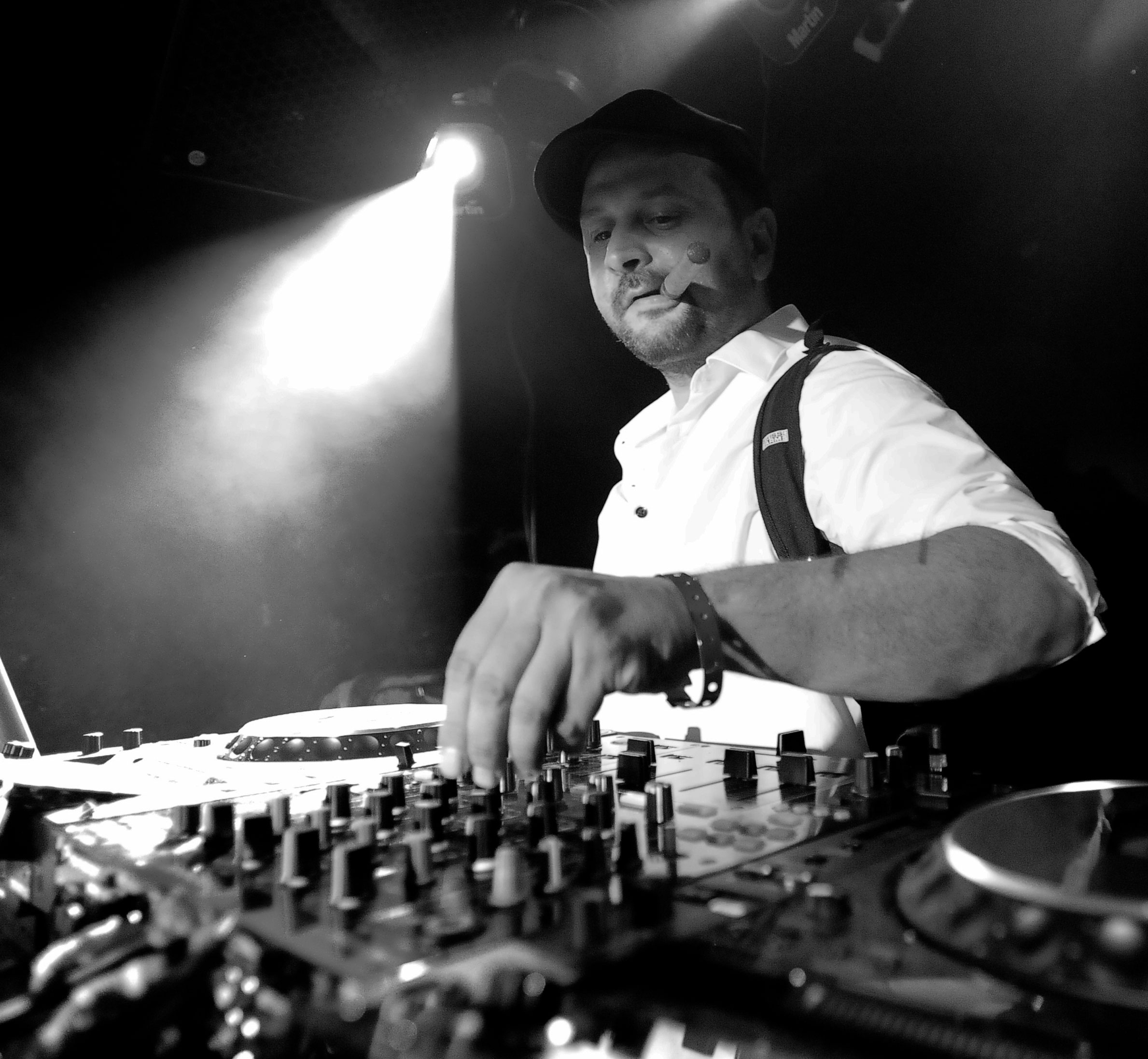 Electro Swing DJ | Swing DJ Paris | Party DJ Paris