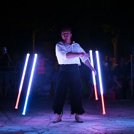 Horizontal Led Juggling Show
