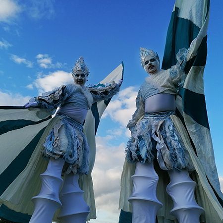 Eis-Themen-Stelzen-Duo Belgien