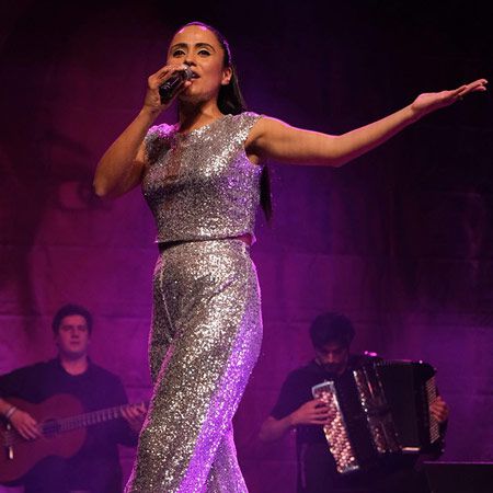 Cantante de Fado femenina