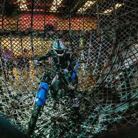 Motocicleta Globo de la Muerte Emiratos Árabes Unidos