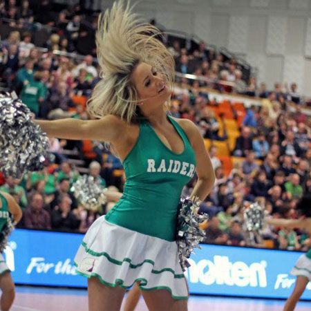 Animadoras de los Plymouth Raiders