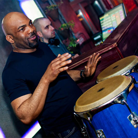 Nomājiet Bongo Player Aberdeen | BongoNomājiet Bongo Player Aberdeen | Bongo  