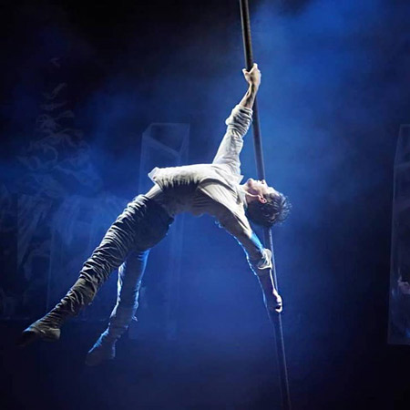 Artiste de pole aérienne à Moscou