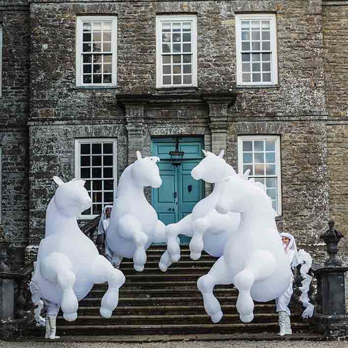 Chevaux gonflables à LED