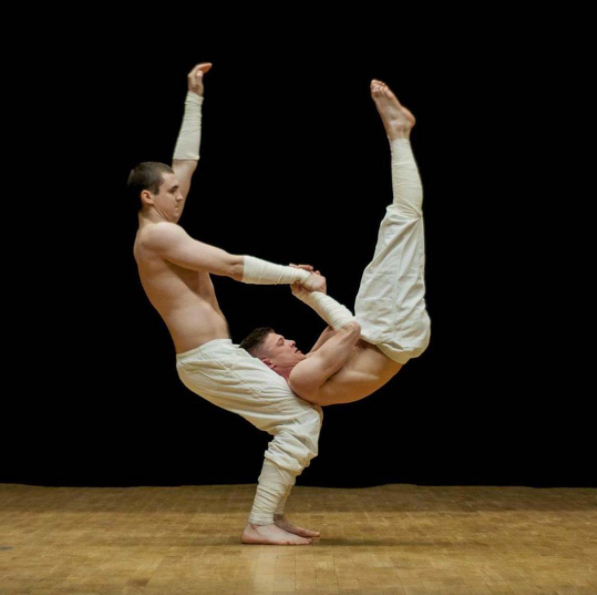 Hand To Hand Acrobats Poland - Book Acrobat Duo | Scarlett Entertainment UK