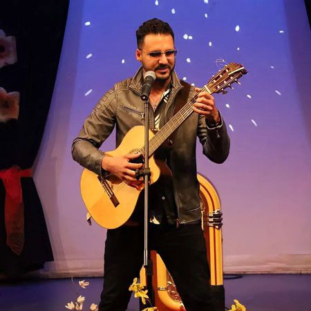 Chanteur de reprises de soirées latines