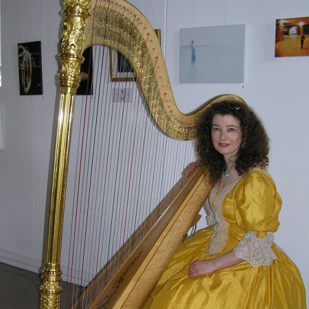 Harpist: Elizabeth
