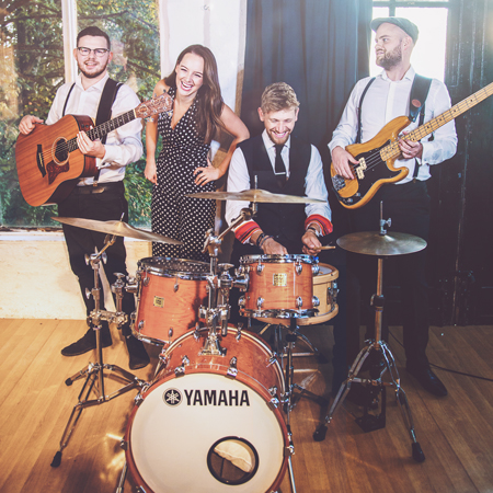 Duo à groupe de cinq musiciens en direct