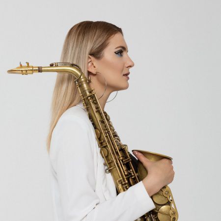 Mujer saxofonista Kiev