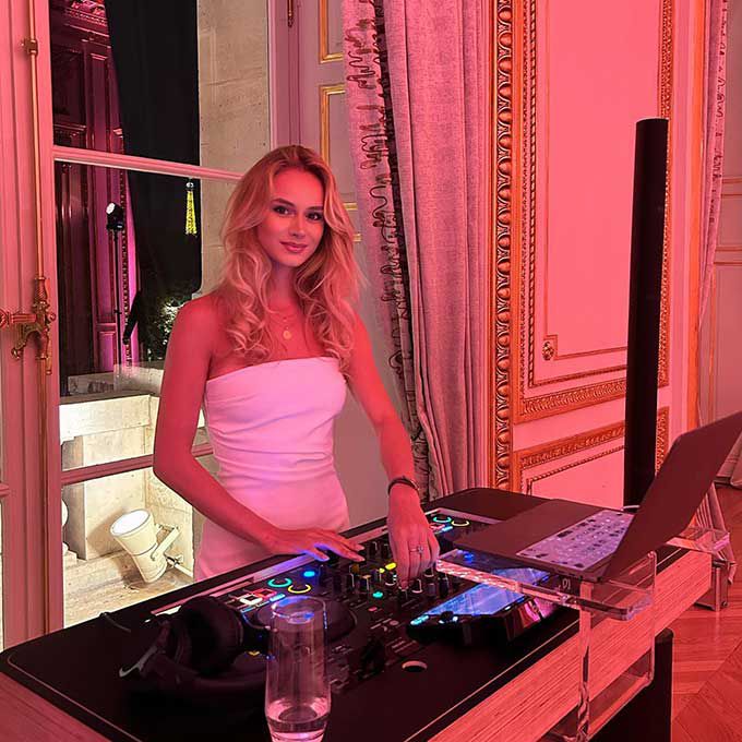 Hire Our Event DJette In Paris | Scarlett Entertainment