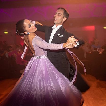 ```html
<h1>Ballroom Dancers Scozia</h1>
```