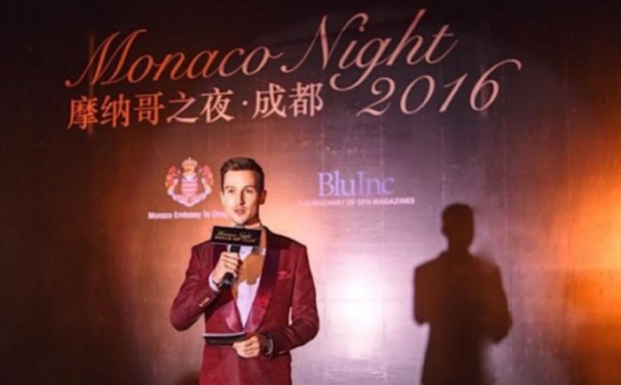 Bilingual Male MC Chengdu - Book Bilingual Event Host in China