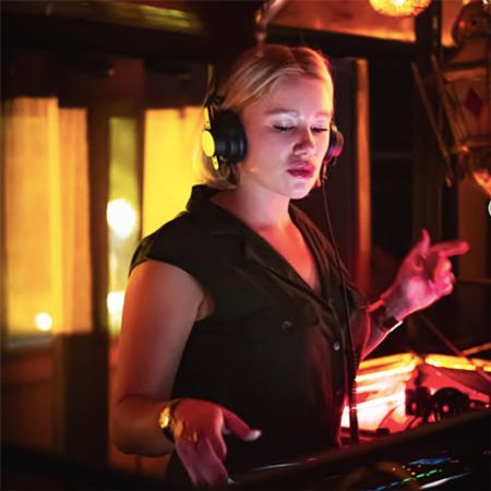 Luxuriöse internationale weibliche DJ