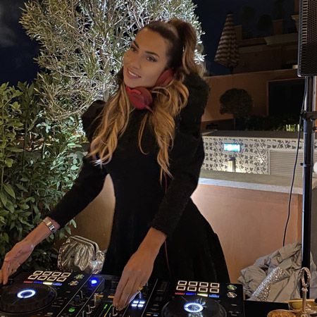 Book Female Club DJ Italy | Scarlett Entertainment