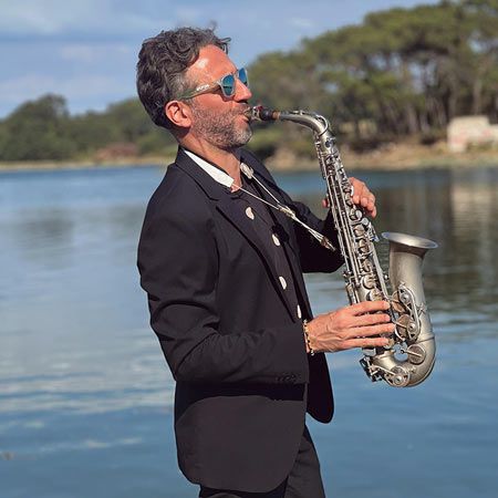 Réservez un saxophoniste masculin au Portugal