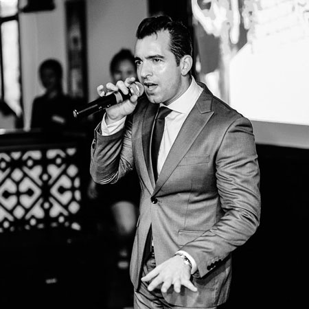 Cantante británico en Singapur