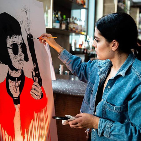 Artista di graffiti femminile in diretta