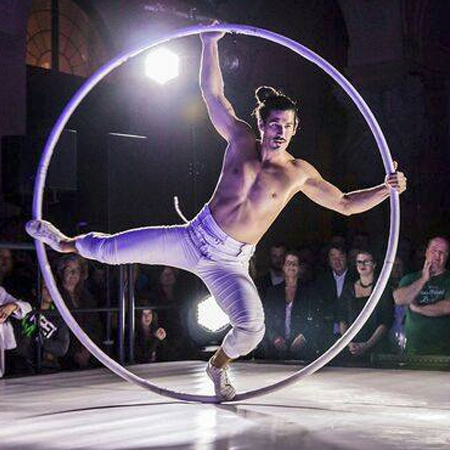 Spectacle de Cyr Wheel à Barcelone