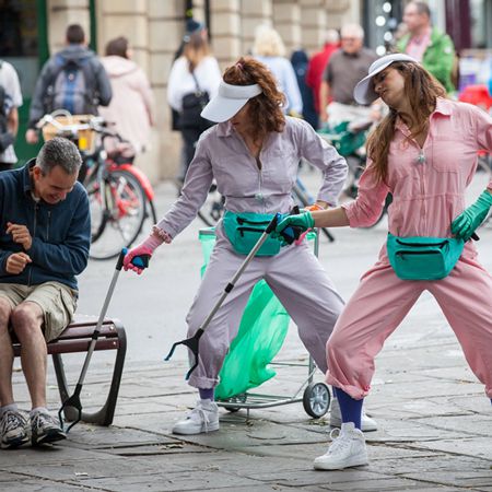 <span>Bailarinas de Basura</span>