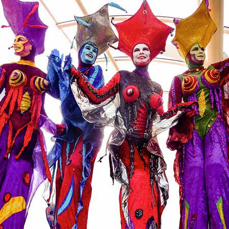 Extravagante Bunte Stelzen