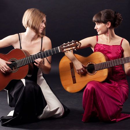 Weibliches Gitarrenduo