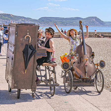 Duo musical itinérant sur roues