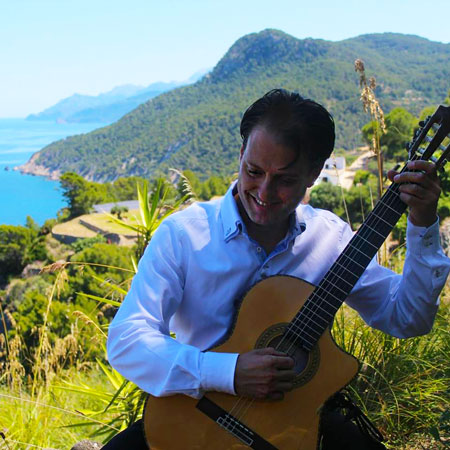 Spanischer Gitarrist auf Mallorca