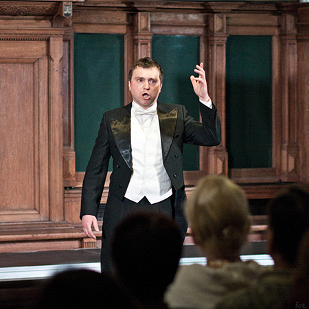 Chanteur d'opéra masculin de Macao