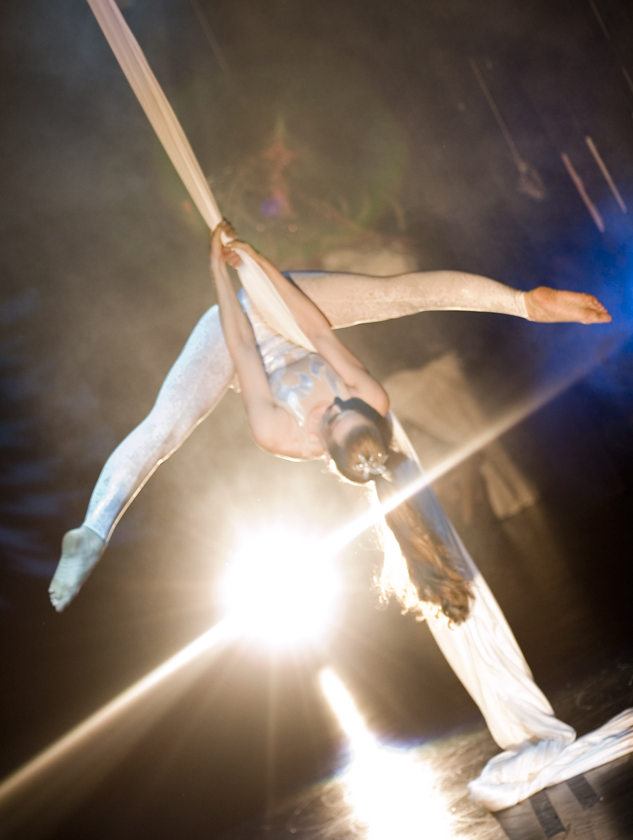 Aerialist For Events Hire Silk Artist Scarlett Entertainment Las Vegas