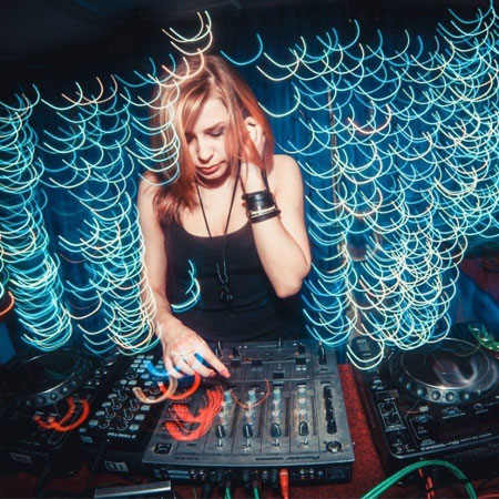 DJ Femenina Club Dubai