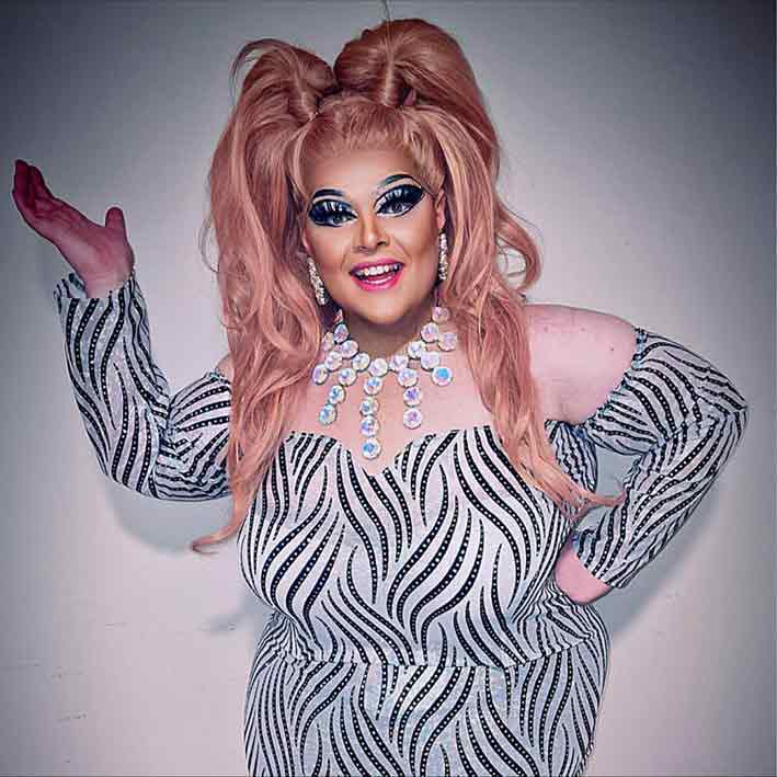 Cantante de Drag Comedy en el Reino Unido