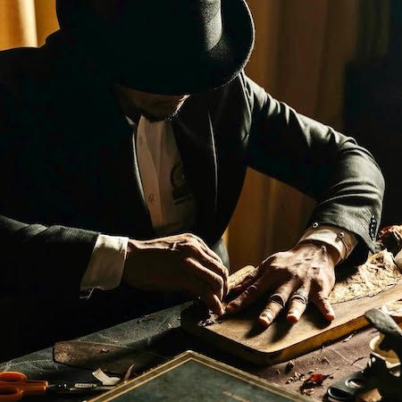 Live Cigar Roller Dubai