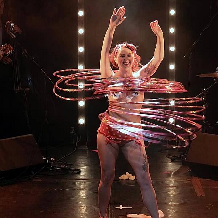 Artista de Hula Hoop en París