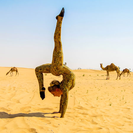 Akrobatischer Verrenkungskünstler Dubai