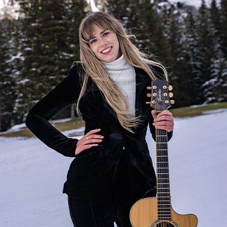 Cantante Femenina y Guitarrista