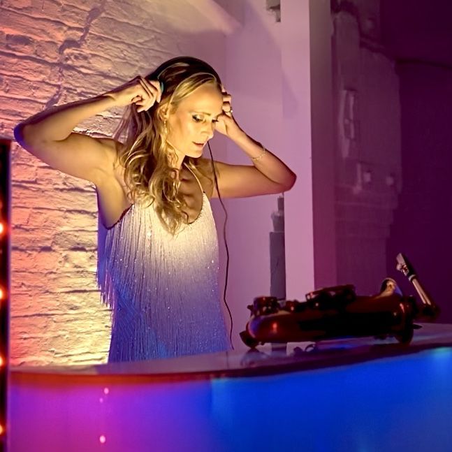 Live Sax & DJ