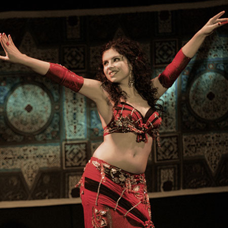 Oriental Bra Put on Girl Dancing Belly Dance, Arabic Female Dance