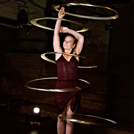 Artista del circo Hula Hoop