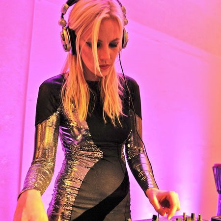 DJ Percussionist Lyndsay