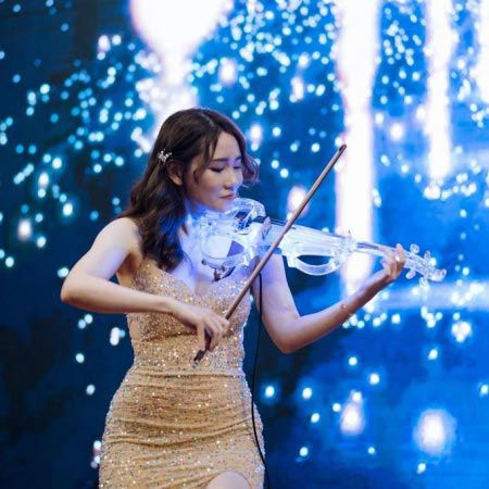 Violinista con laser e LED