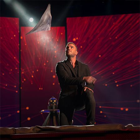 Illusionniste James More