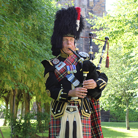 Solo suonatore di cornamusa a Edimburgo