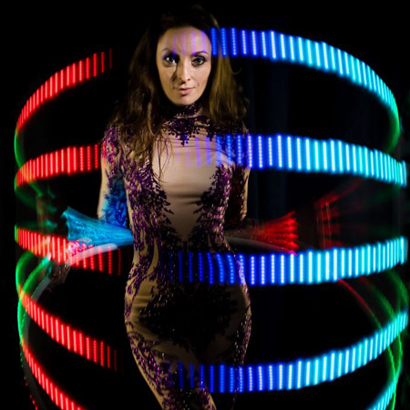 Ballerine con cerchio LED a Toronto