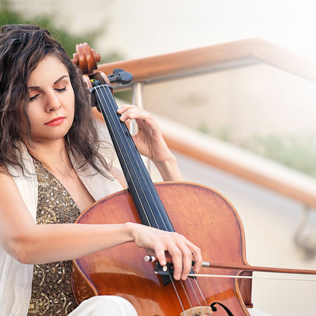 Joueur de violoncelle à Dubaï