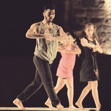 Troupe de danse malaisienne moderne